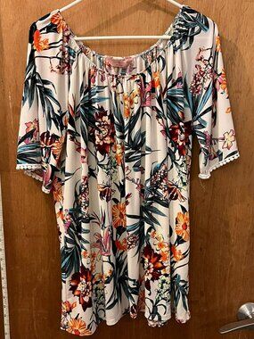 Size 3X - SJS - Cream and Floral Short Sleeve Pullover Blouse